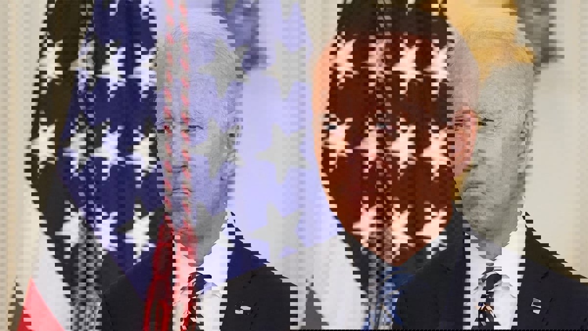 "ناشيونال إنترست": بايدن محاصر بتراكم المشاكل وقد لا يصمد