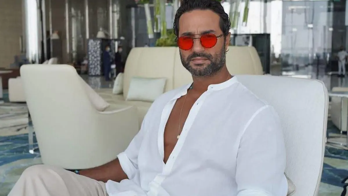 مصدر مقرب من كريم فهمي يكشف تطورات وضعه الصحي