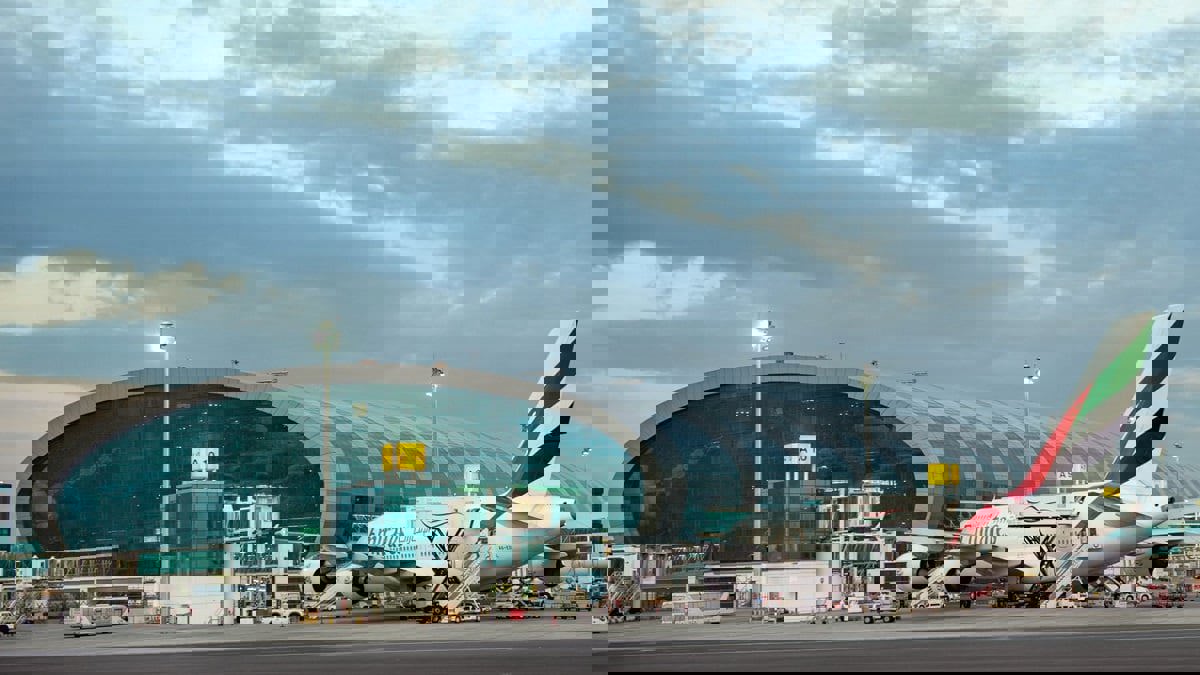 رويترز: طيران الإمارات تبدأ تسريح طيارين وأفراد من أطقم الضيافة بسبب أزمة كورونا