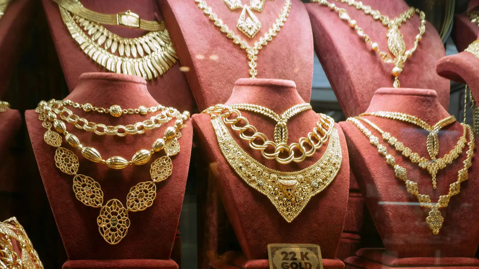 المغرب.. توقيف لصوص سرقوا محل مجوهرات بأسلوب "هوليوودي"