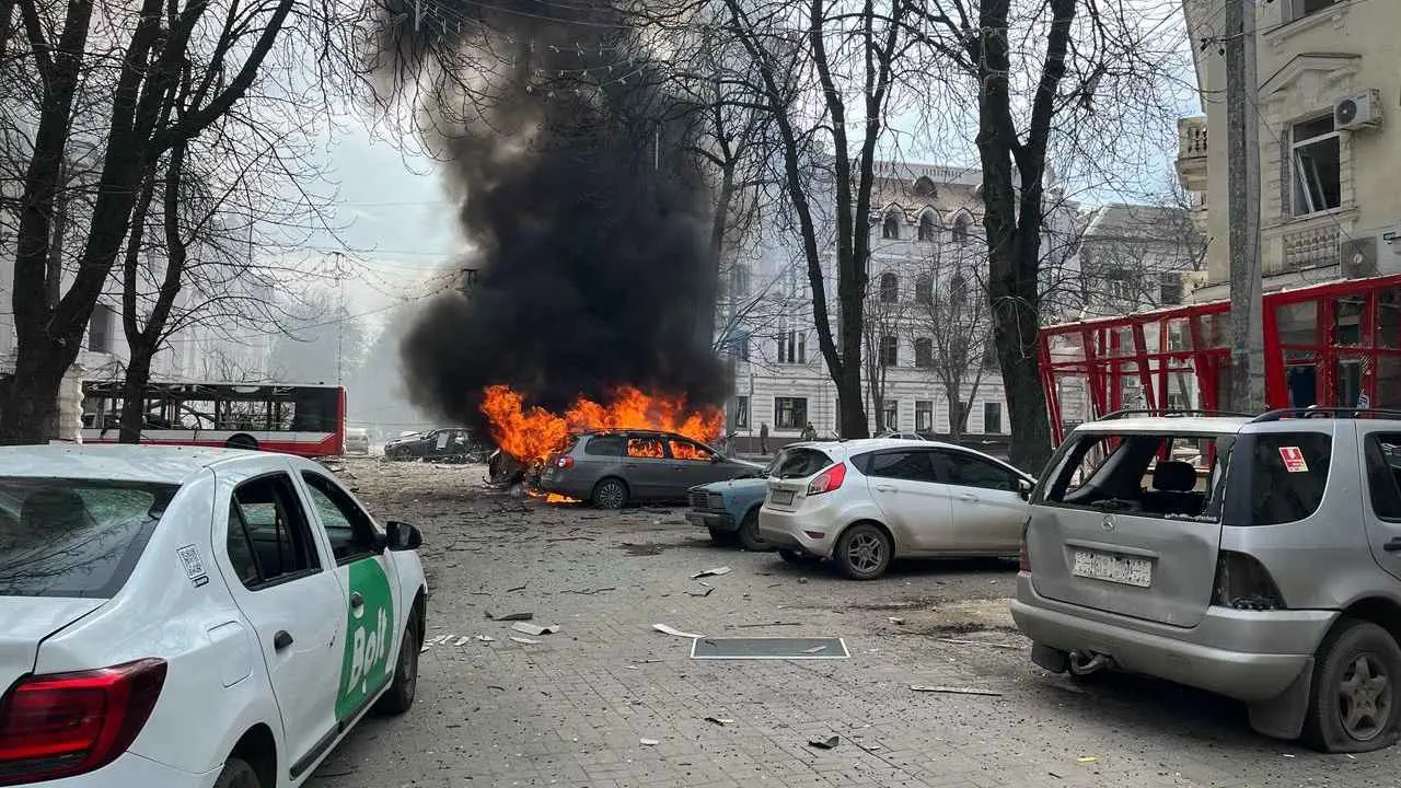 زيلينسكي: "عشرات القتلى والجرحى" إثر هجوم روسي بصاروخ بالستي