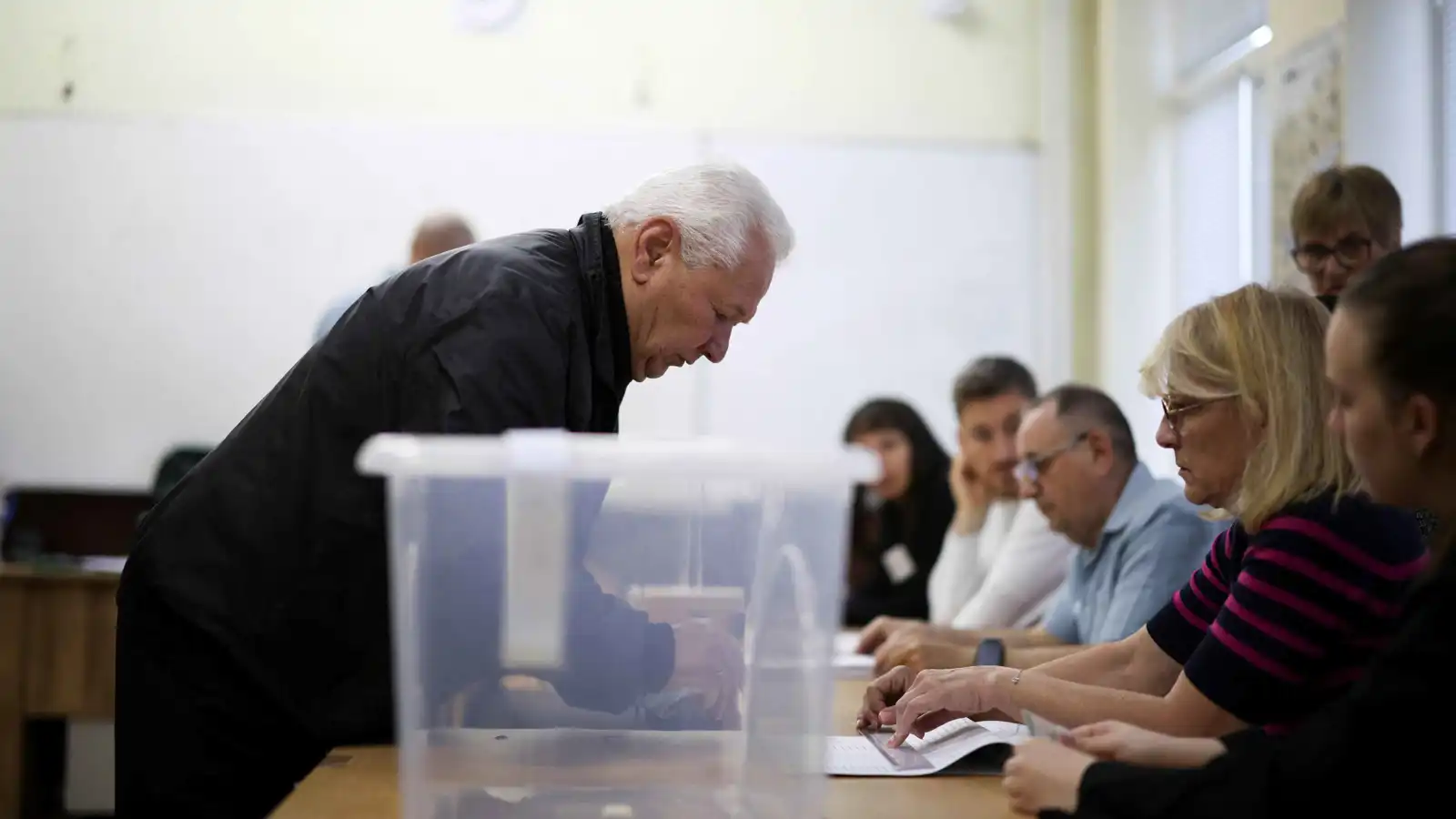 البلغاريون يصوتون اليوم لانتخاب برلمان جديد