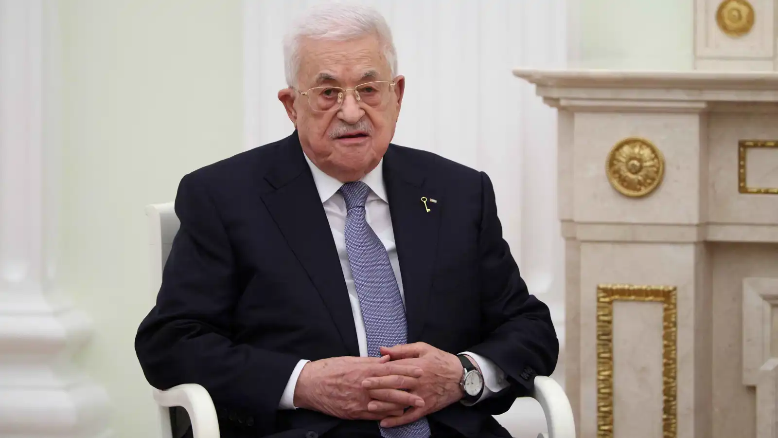 وسط مقاطعة وانقسام عميق.. عباس يطرح مسودة دستور فلسطين