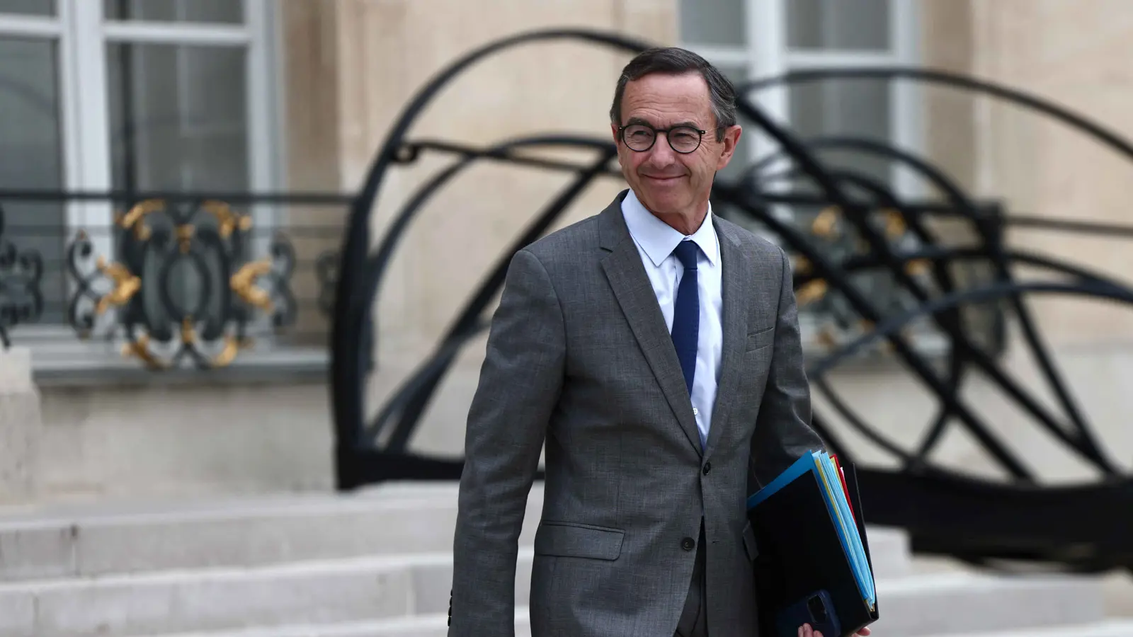 الهجرة على المحك.. فرنسا ترفض مبدأ "المغادرة الطوعية"