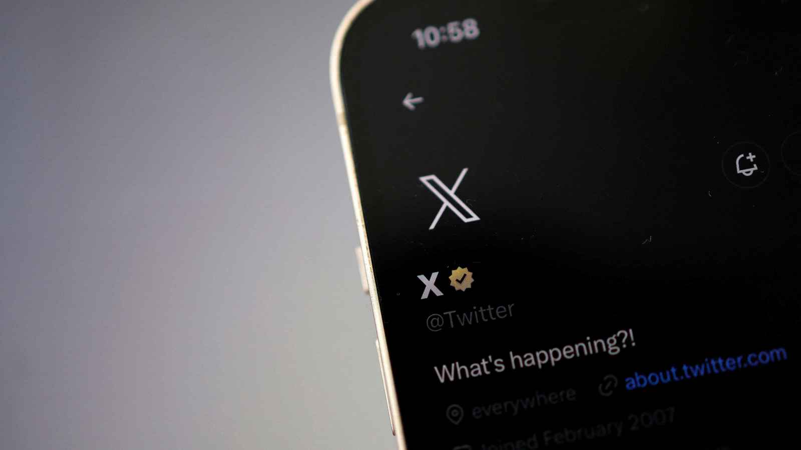 انقطاع "إكس" عن آلاف المستخدمين.. ما القصة؟