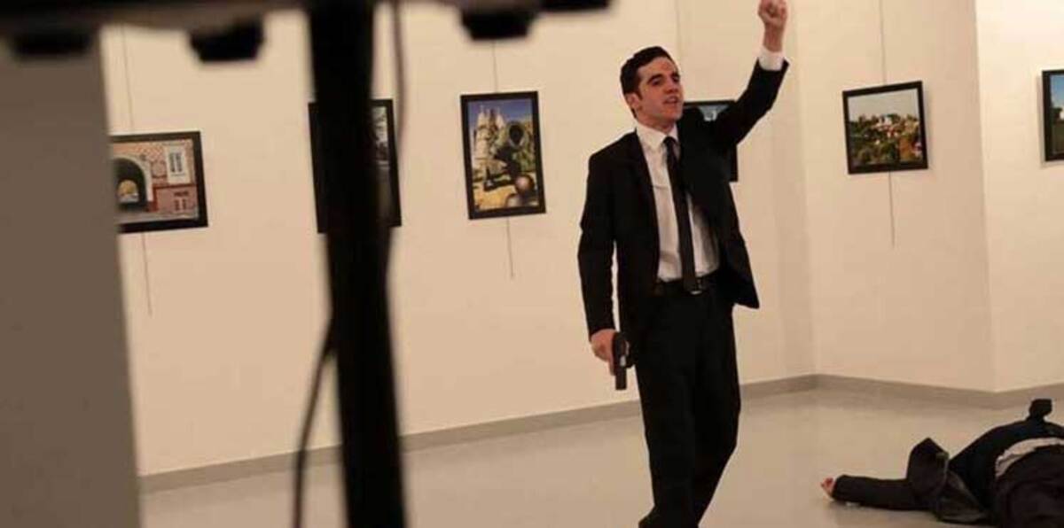 قاتل السفير الروسي في تركيا.. "بطل" في نظر بعض الغاضبين من أحداث حلب