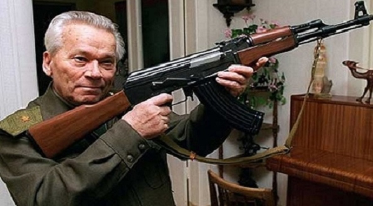 ميخائيل كلاشنيكوف يرحل تاركاً وراءه 100 مليون بندقية