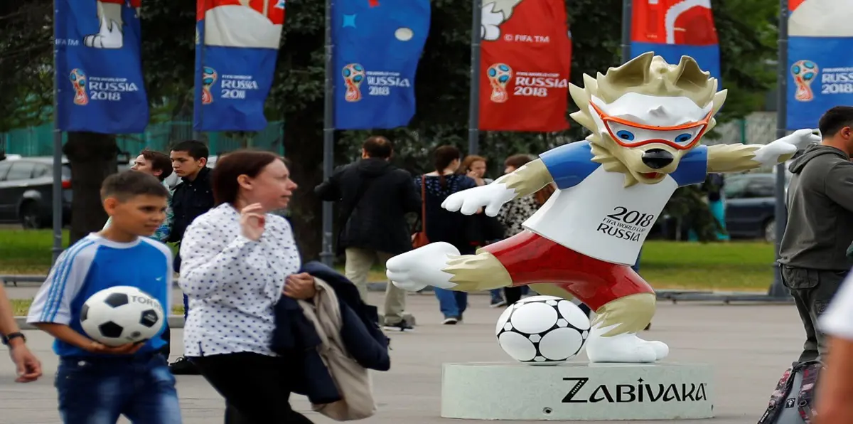 مواطنون روس منزعجون بسبب حياتهم "خلف الأسوار مثل حدائق الحيوان" خلال كأس العالم