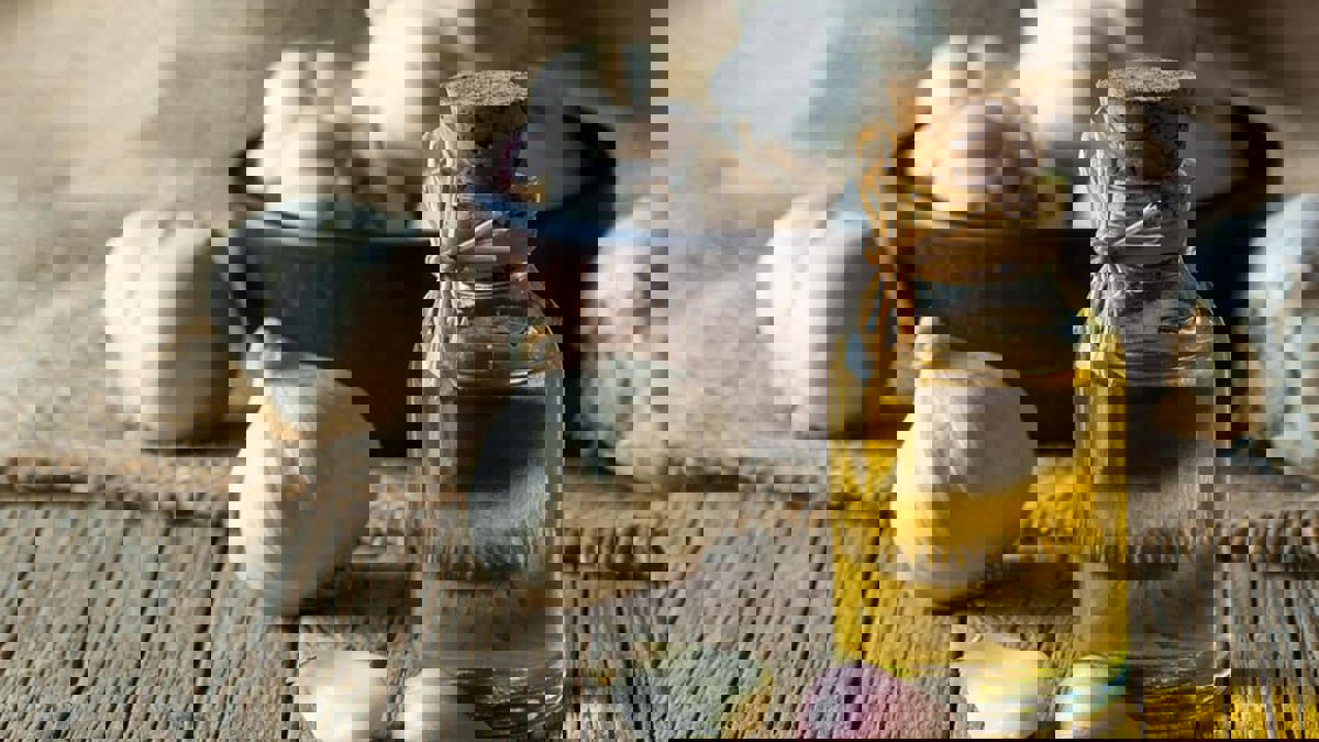 كيفية استخدام زيت الثوم لعلاج التهابات الأذن