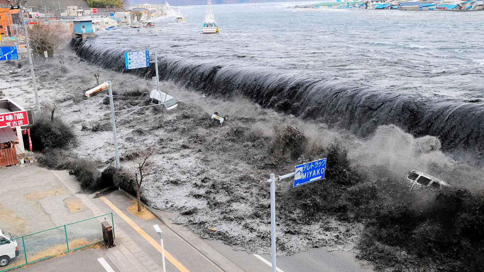 تضرر مبنى السفارتين الأمريكية والفرنسية.. زلزال عنيف يضرب جزيرة فانواتو