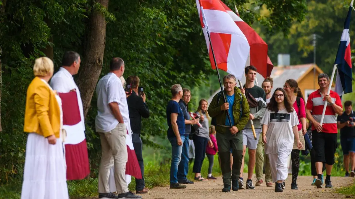 تضامنا مع تشيكيا.. دول البلطيق تطرد أربعة دبلوماسيين روس
