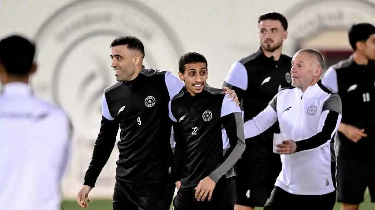 الشباب يتلقّى ضربة قبل مواجهة الهلال في ديربي الرياض