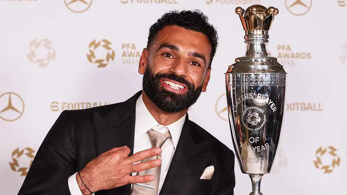 أول تعليق من صلاح بعد تتويجه بجائزة الأفضل بالدوري الإنجليزي