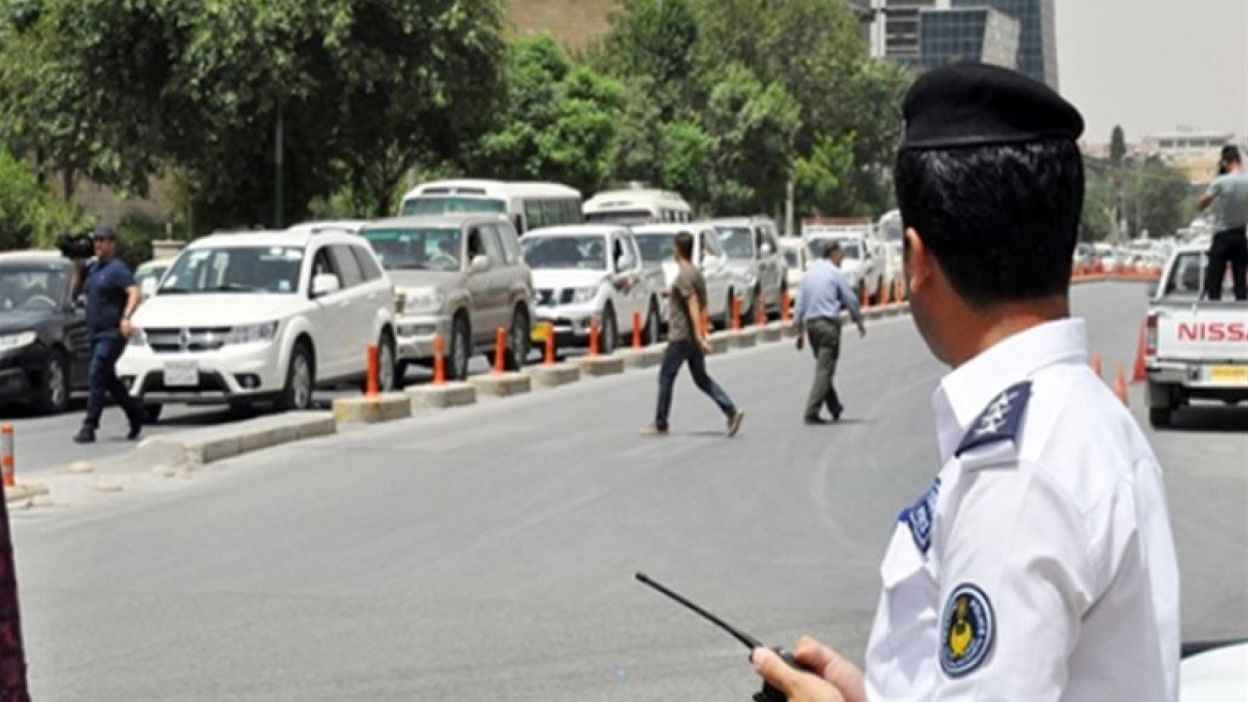 العراق.. توقيف عناصر شرطة بسبب تصرف صادم مع سائق (فيديو)