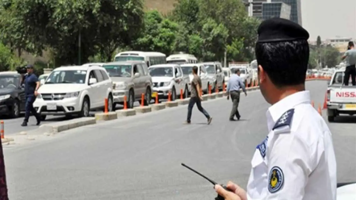 العراق.. توقيف عناصر شرطة بسبب تصرف صادم مع سائق (فيديو)