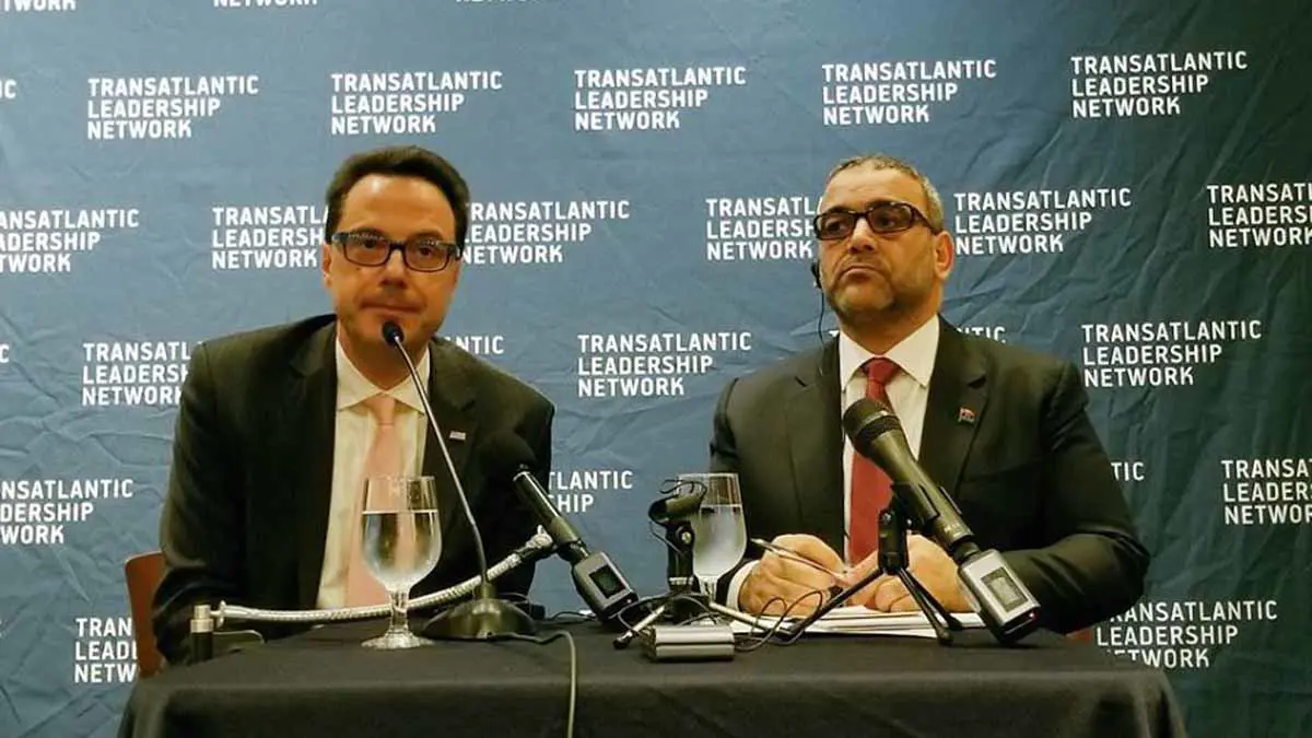 برلماني ليبي يحرج القيادي الإخواني خالد المشري في جلسة بأمريكا (فيديو)