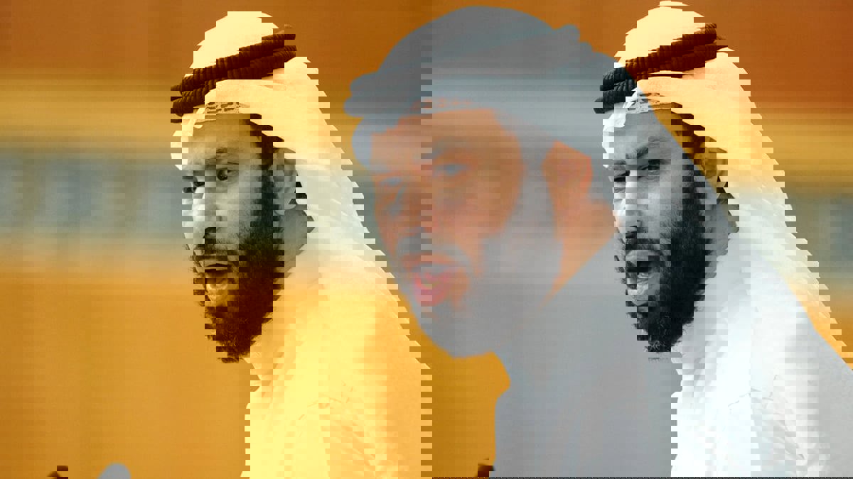 بعد العفو الأميري.. فيصل المسلم يصل الكويت قادماً من تركيا (فيديو)