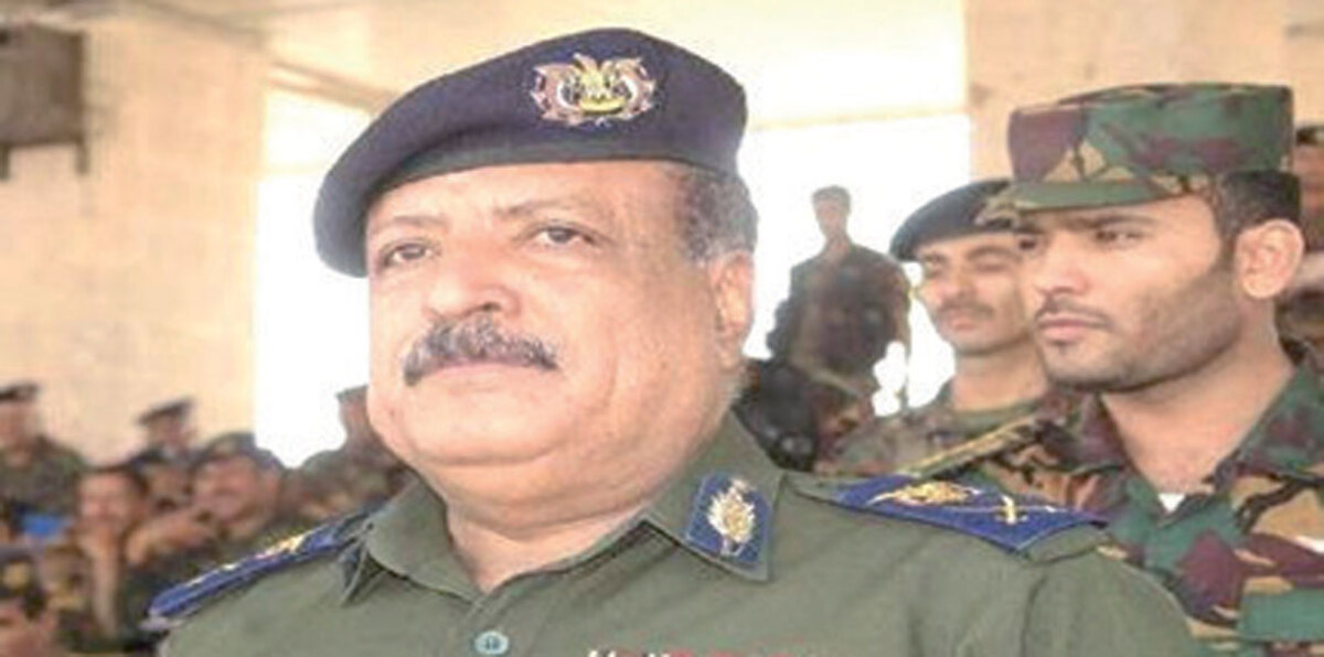 نجاة نائب وزير الداخلية اليمني من قصف حوثي على عرض عسكري في تعز