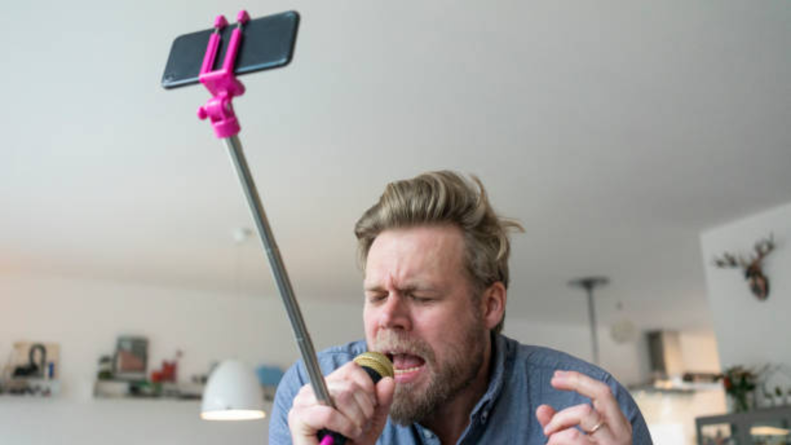 الجزائر.. تحذيرات من انتشار أغانٍ تروج للمخدرات