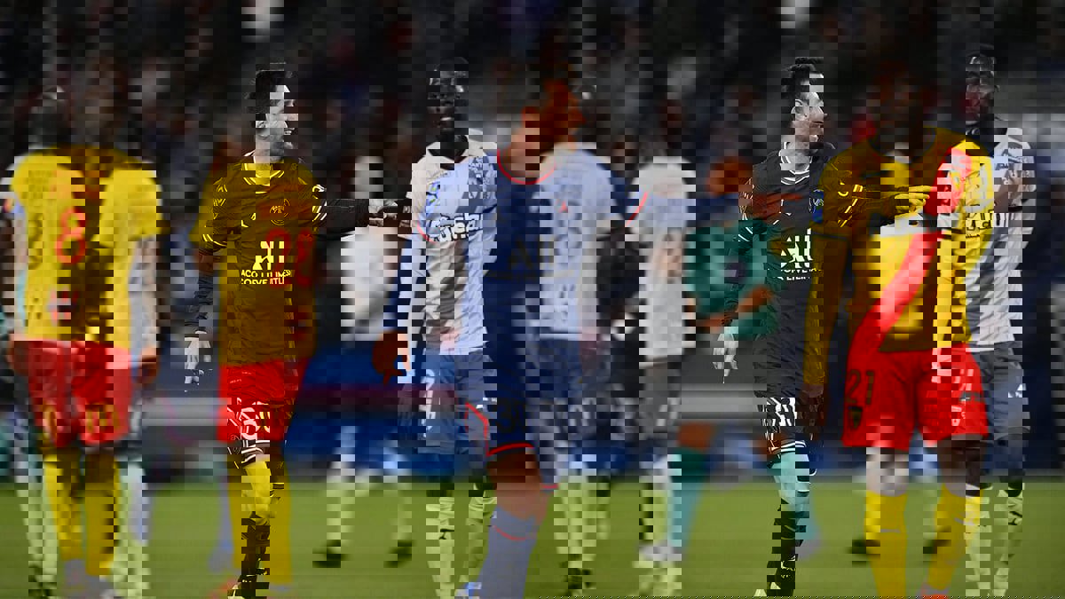 باريس سان جيرمان يتعادل مع لانس ويتوج بطلا للدوري الفرنسي للمرة العاشرة في تاريخه