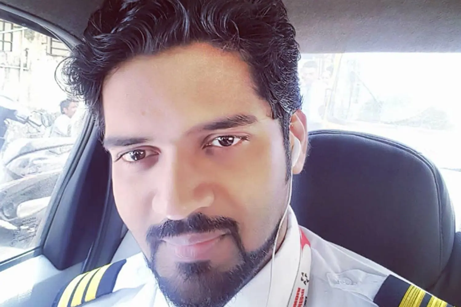 "أفراد طاقمها".. مَن أبطال الرحلة الأخيرة لطائرة الهند المنكوبة؟ (صور)