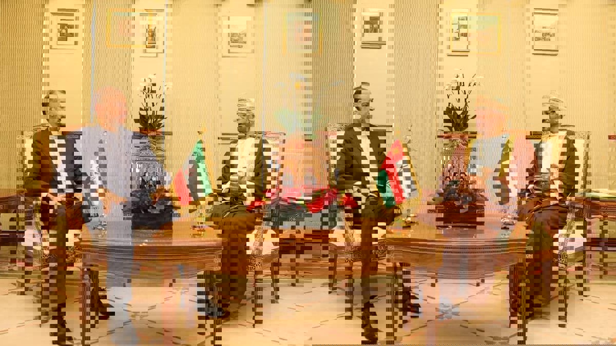 وزير الخارجية العماني يزور طهران حاملا رسالة للرئيس الإيراني
