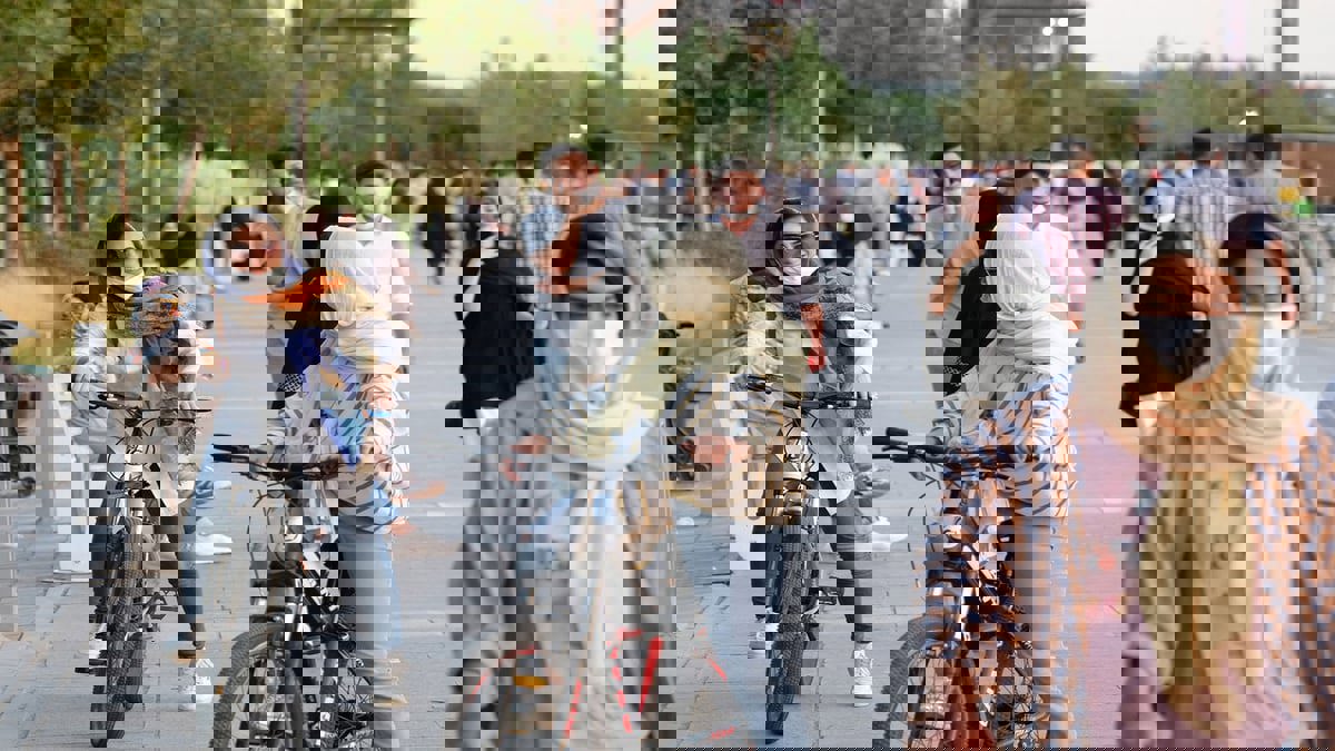 ممثل لخامنئي: اقتناء الإيرانيات للكلاب يحقق هدفا استعماريا