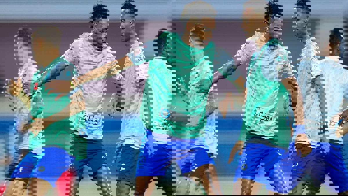 علي البليهي يعترض على قرار رامون دياز في مباراة الهلال وضمك (فيديو)