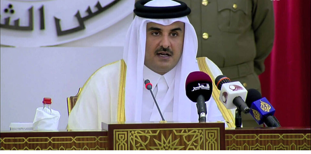 إنزال صور أمير قطر ووالده من شوارع في لبنان