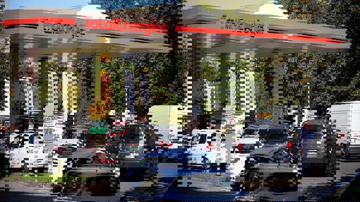 نقص المحروقات يدفع الفرنسيين نحو منصات تَشارُك الرحلات