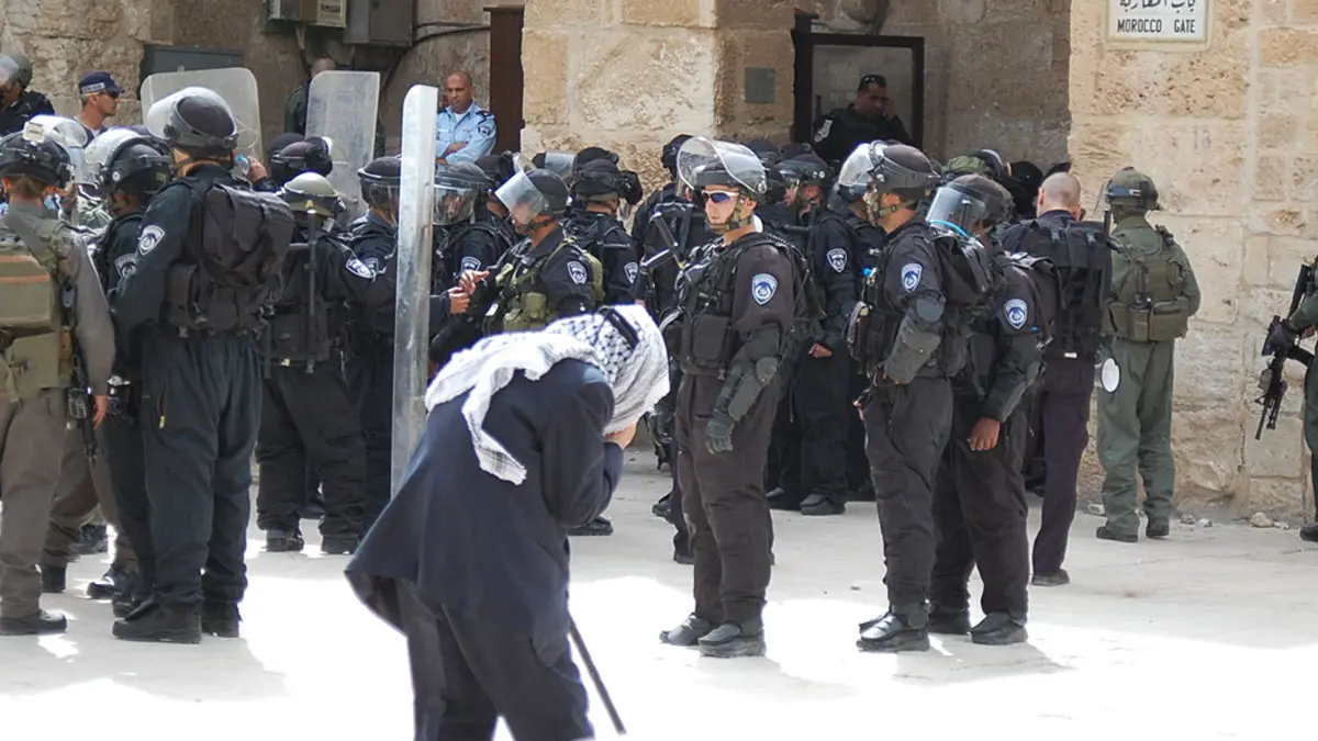 قوات الأمن الإسرائيلية تعتدي على المصلين بالمسجد الأقصى