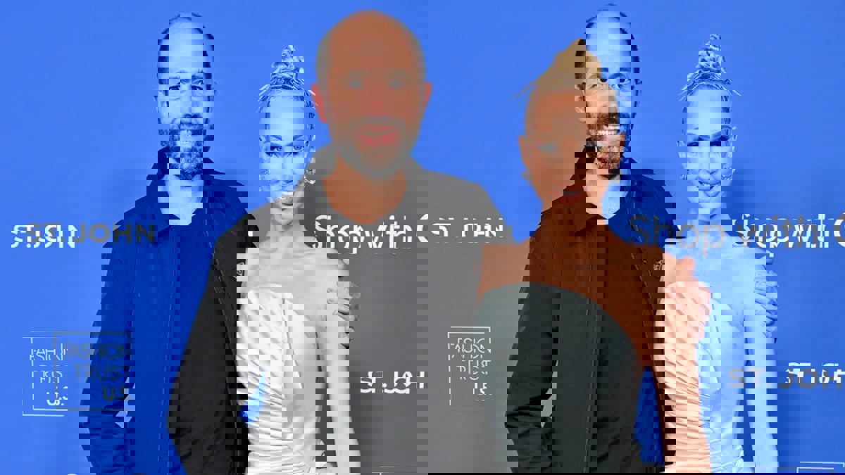 برداء الحمام.. القبض على زوج ممثلة شهيرة بتهمة العنف المنزلي (صور)