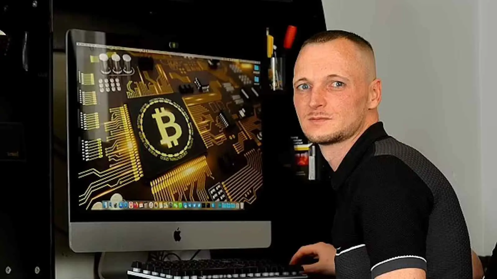 رمى ثروة في مكبّ نفايات.. أمل جديد لصاحب "القرص الصلب" (صور)