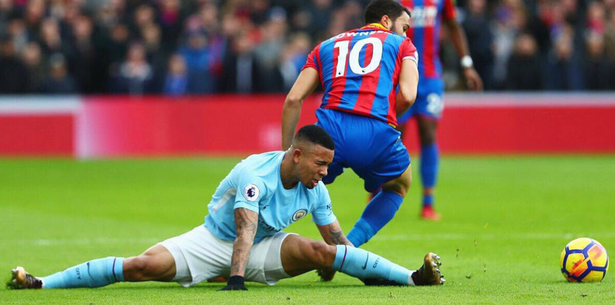 استبدال جيسوس بعد إصابة قوية في مباراة مانشستر سيتي وكريستال بالاس (فيديو وصور)