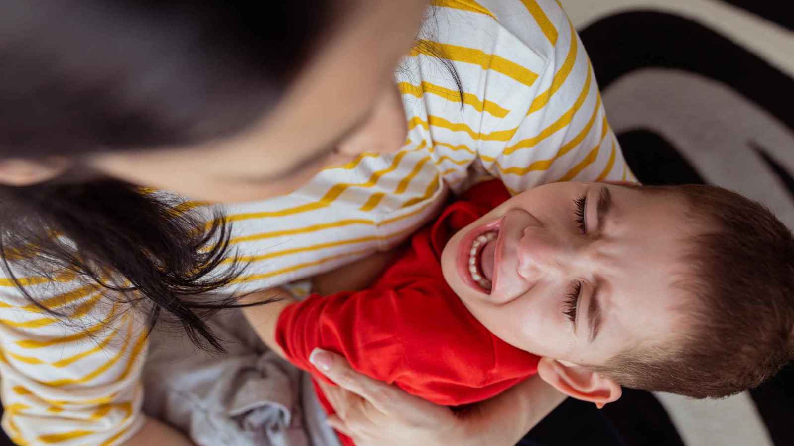 دموع الصباح.. لماذا يرفض طفلك الذهاب إلى المدرسة؟