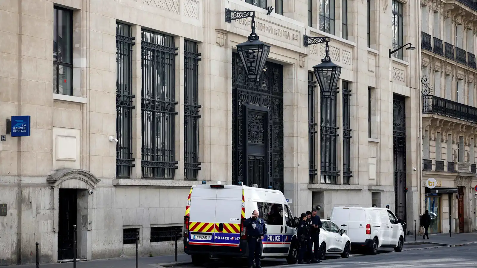 باريس تعزز الإجراءات الأمنية بعد إحباط هجوم إرهابي