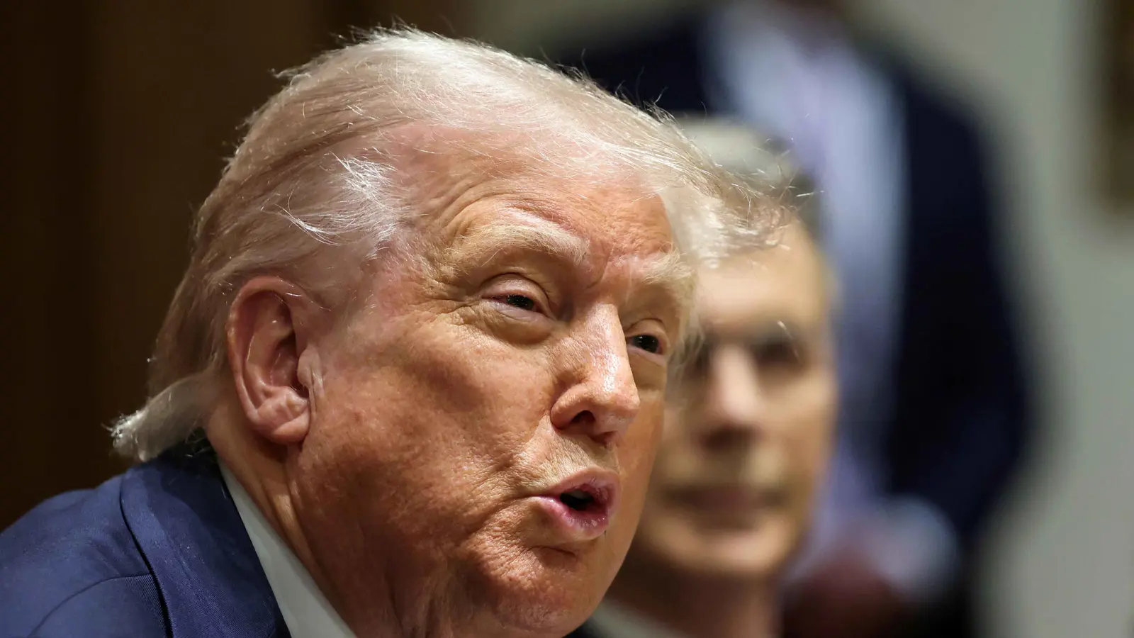 ترامب: نضغط بشدة على روسيا لإنهاء الحرب