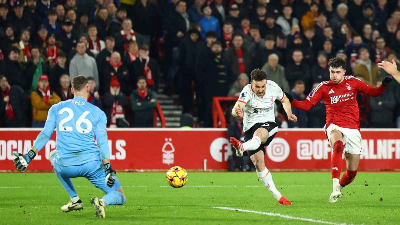 ترتيب الدوري الإنجليزي: "نونو سانتو" يقود نوتينغهام إلى إحباط ليفربول