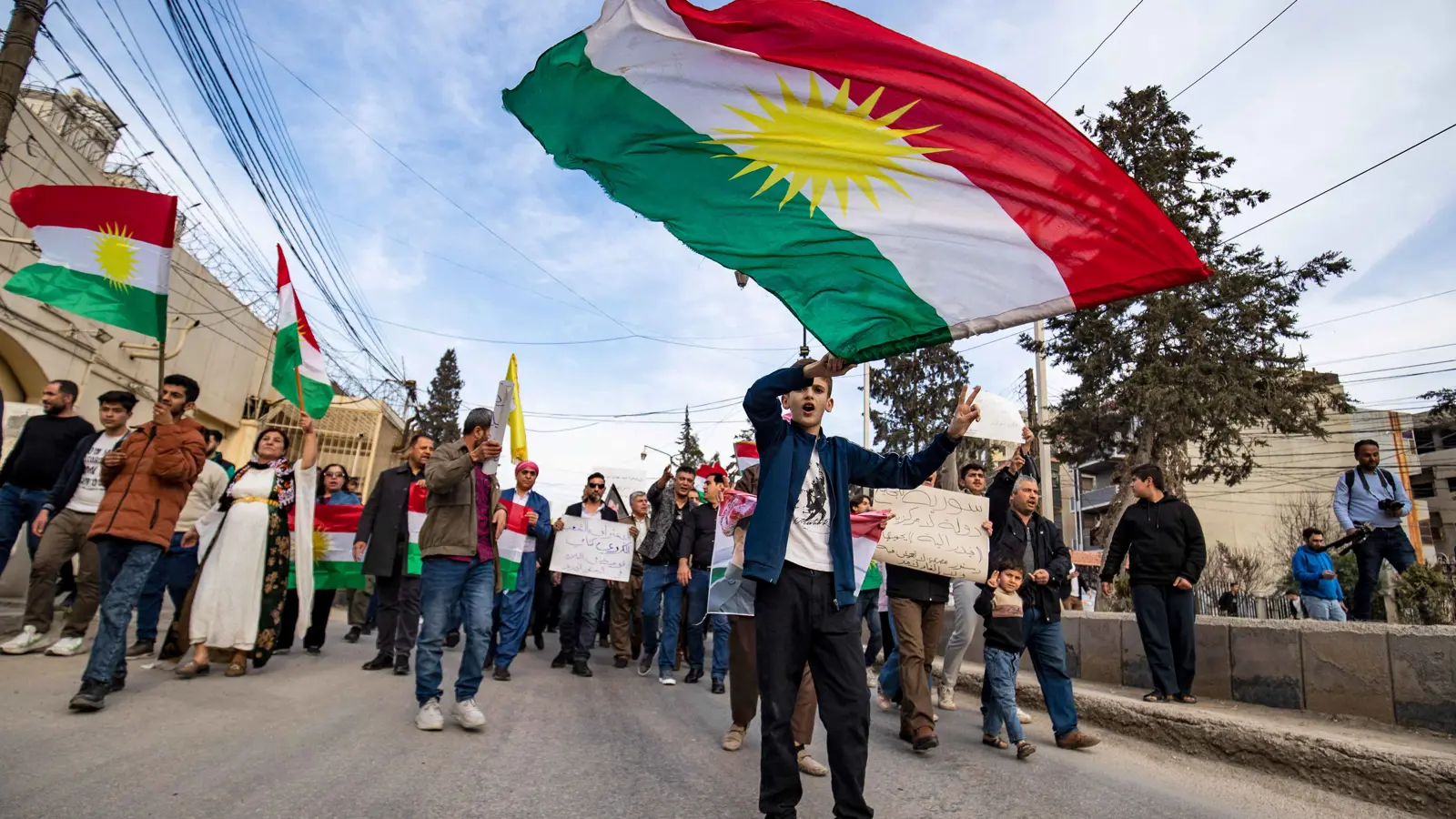 المرصد: مباحثات بين حكومة دمشق والأكراد لتعديل "الإعلان الدستوري"