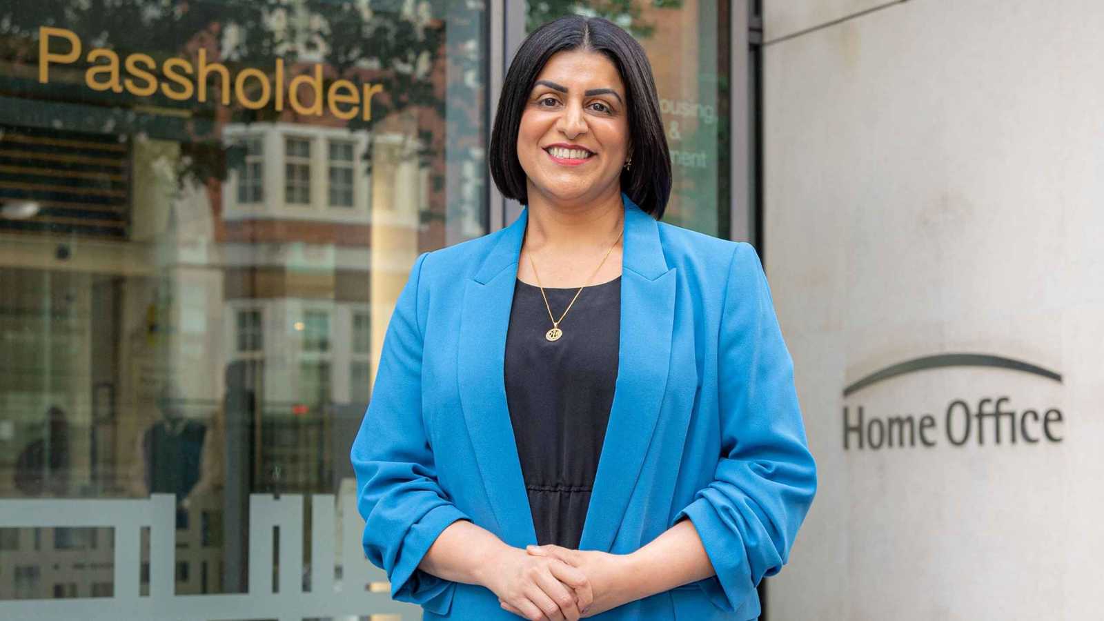 أول مسلمة تتولى حقيبة الداخلية البريطانية.. من هي شعبانة محمود؟