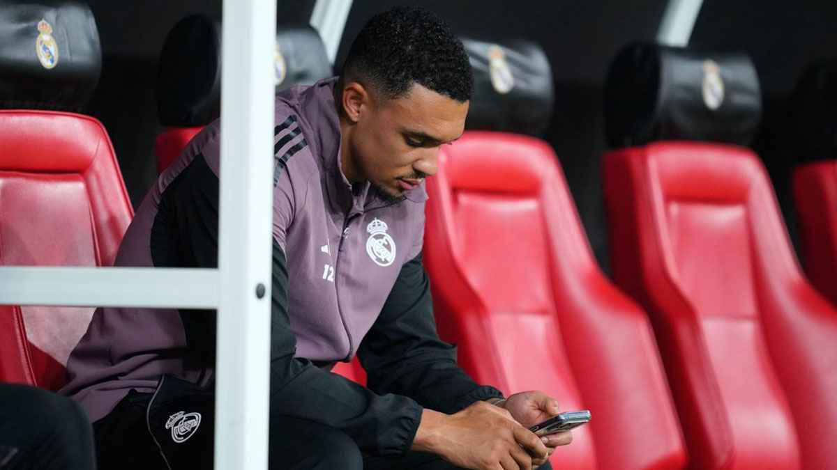 بعد أنباء عرضه للبيع.. رد فعل مفاجئ من أربيلوا تجاه أرنولد 