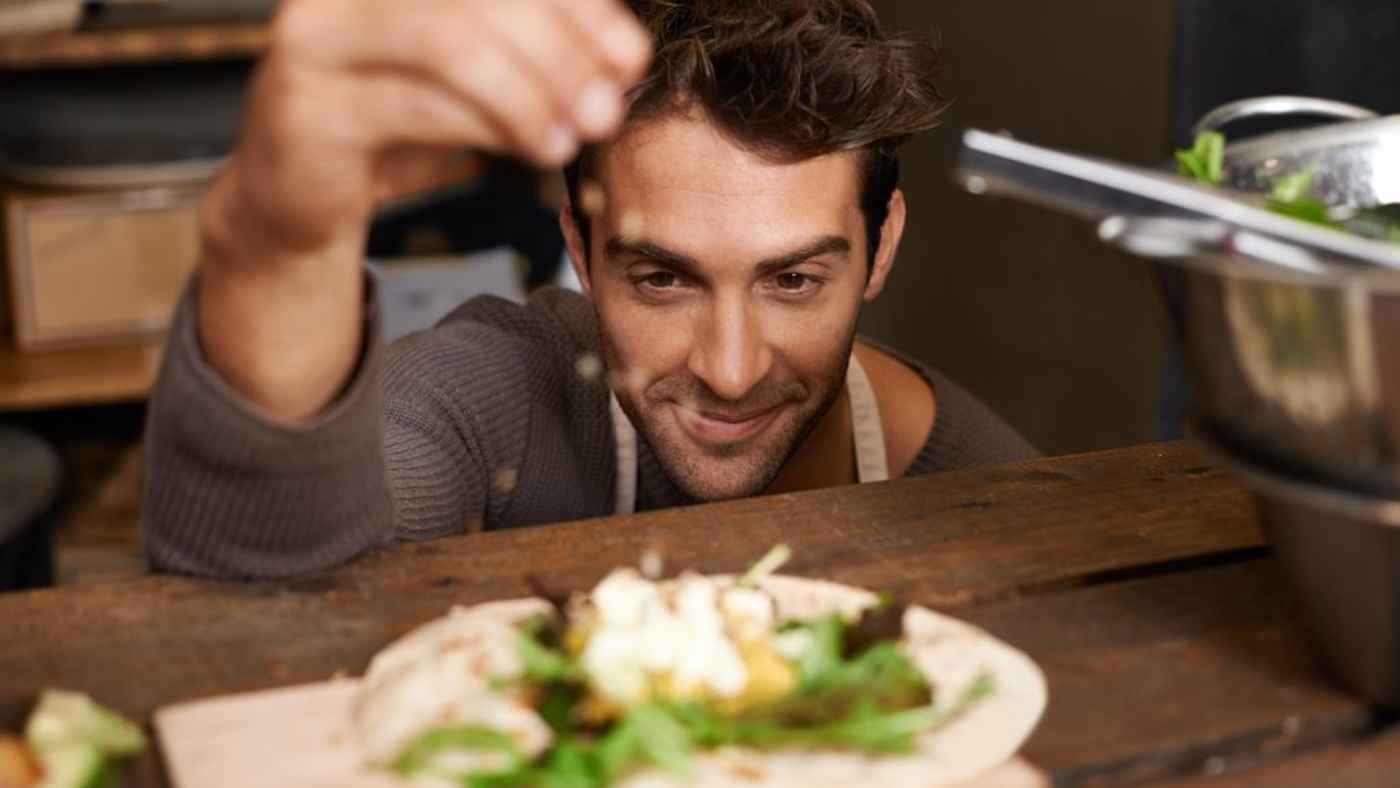 3 كلمات بسيطة تُغيّر طريقة تناولك للطعام نحو الأفضل