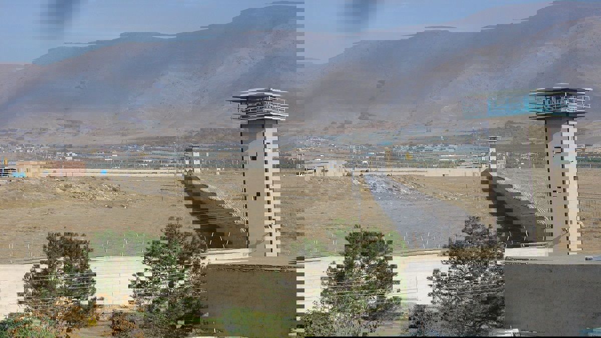 إصابة 14 نزيلا في احتجاجات بأحد سجون إيران