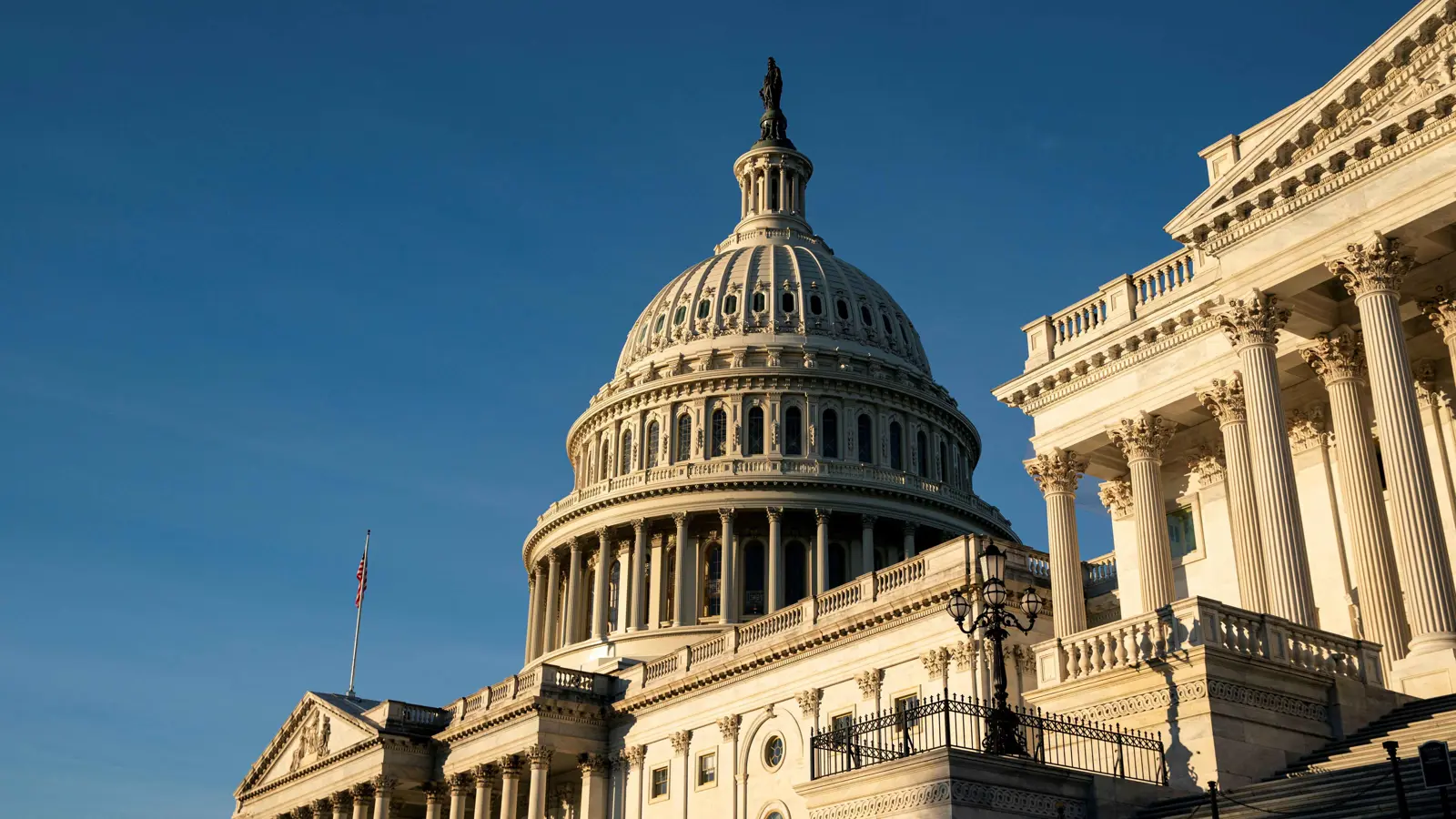 "الإغلاق يقترب".. الكونغرس يرفض مشروع قانون للإنفاق يدعمه ترامب