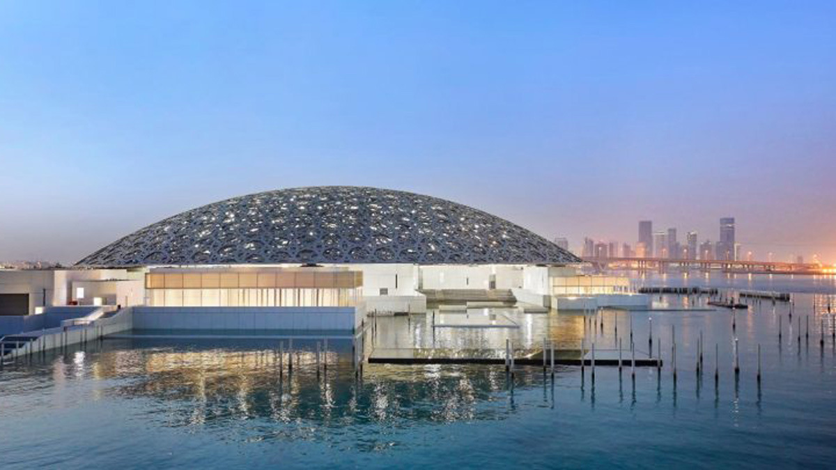 وقاية من كورونا.. أبوظبي تغلق المناطق السياحية الرئيسية والمدن الترفيهية مؤقتا