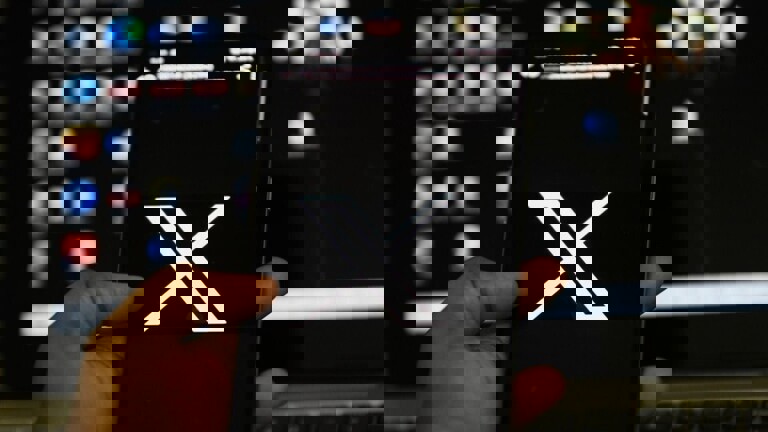 عودة منصة "إكس" بعد عطل أربك العالم