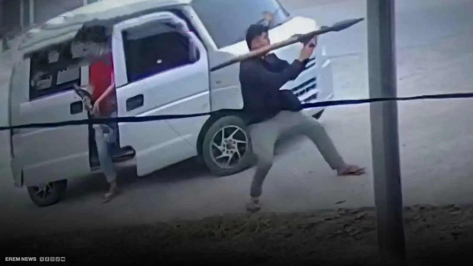 على طريقة أفلام هوليود.. نجاة مسؤول فلبيني من صاروخ بأعجوبة (فيديو إرم)