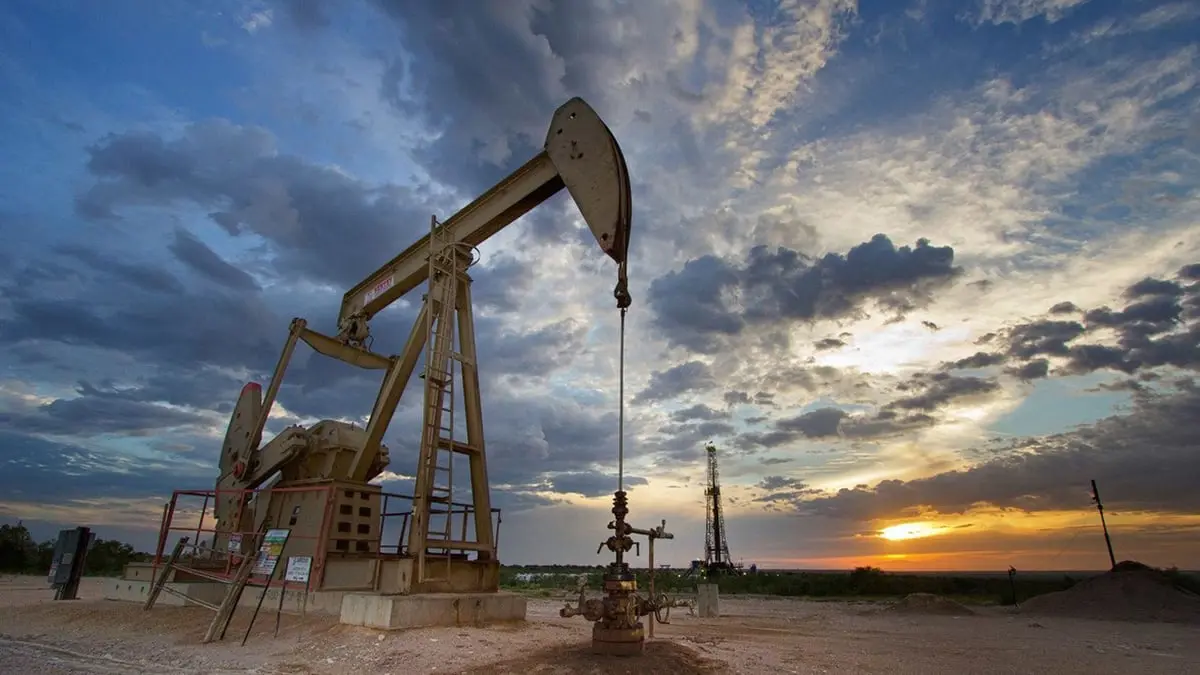 أسعار النفط ترتفع مع حظر النفط الروسي وانتهاء إغلاق شنغهاي