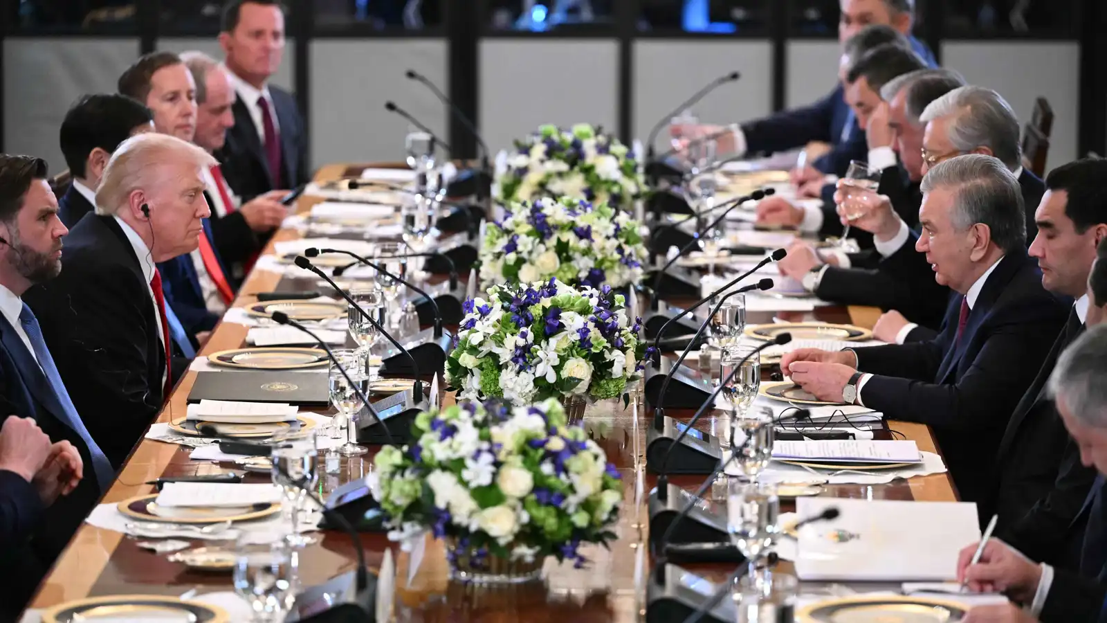 ترامب يواجه هيمنة الصين باتفاق مع أوزباكستان بشأن المعادن الحرجة