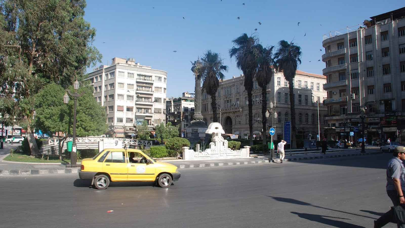 "شوكتلو مهابتلو".. تنظيف "ساحة المرجة" بدمشق يبرز لوحتها المندثرة (فيديو)